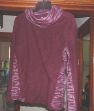 1 HOLLISTER MAROON WOMANS SMALL TURTLE NECK SWEATER