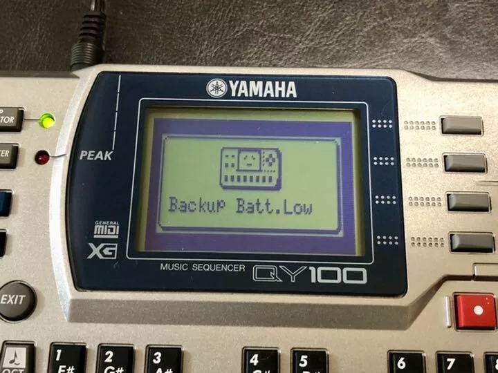 YAMAHA QY100 Workstation Sequencer MIDI QY-100