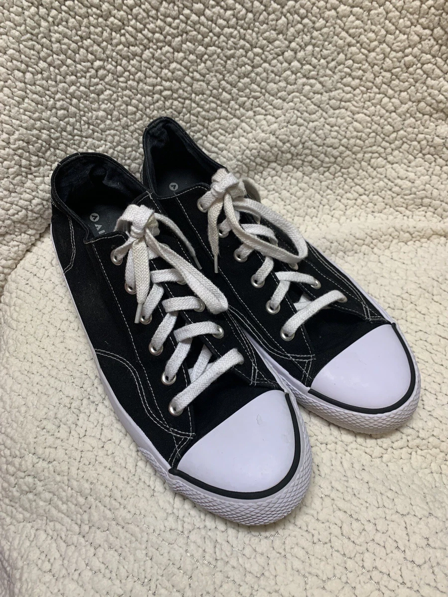 Airwalk black hotsell and white shoes