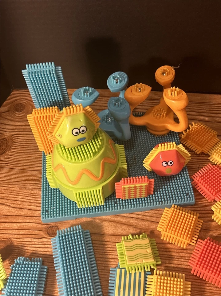Bristle Blocks Building Toys Assorted Lot. Twist And Turn. Some Have Damage - Image 2 of 4