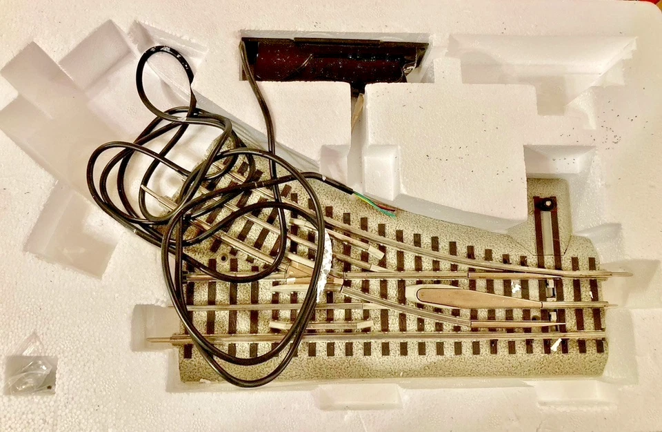 Lionel No. 6-12046  036 Remote Control Right Hand Track Switch in Original Box ! - Image 2 of 4