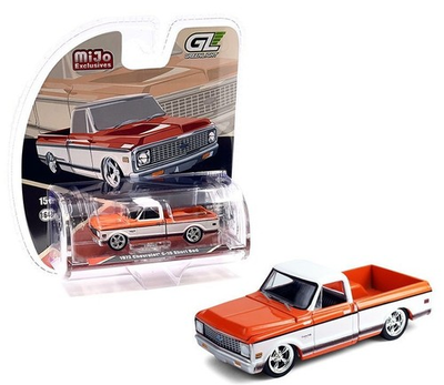 #ad Greenlight 1:64 1972 Chevrolet C 10 Short Bed Custom Orange and White 1352001 $18.99