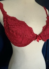 VICTORIA&rsquo;S SECRET VINTAGE ORIGINAL MIRACLE BRA LACE SET RED AND PURPLE 36C
