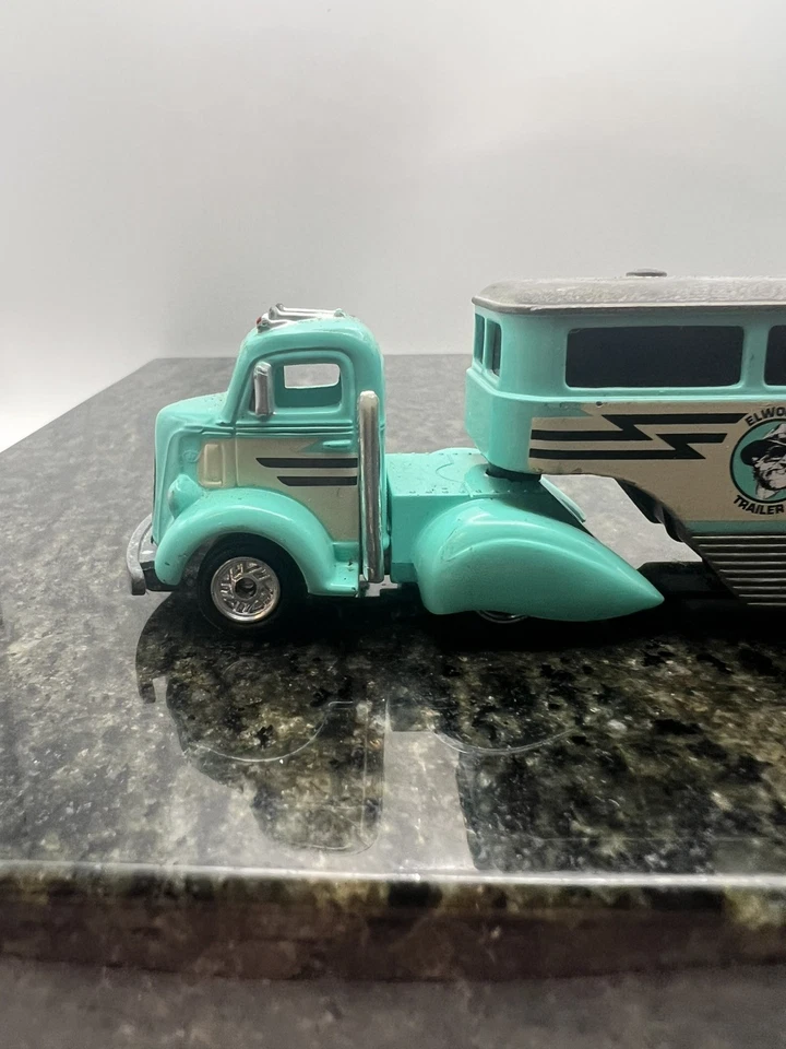 Camión y remolque Ford COE 38 1938 1:64 Hot Wheels 100 % LE Elwood's Trailer Co. Foto 3 de 4