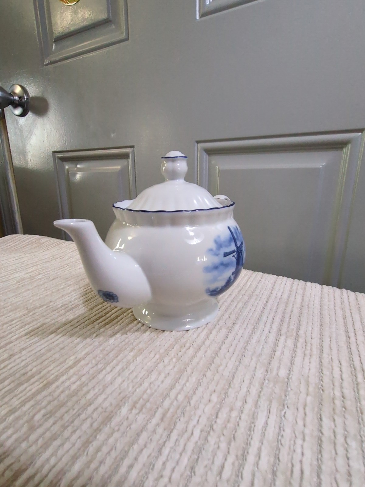 Delft Blauw Blue Windmill Holland Handdecorated Tea Pot Rose Decoration 