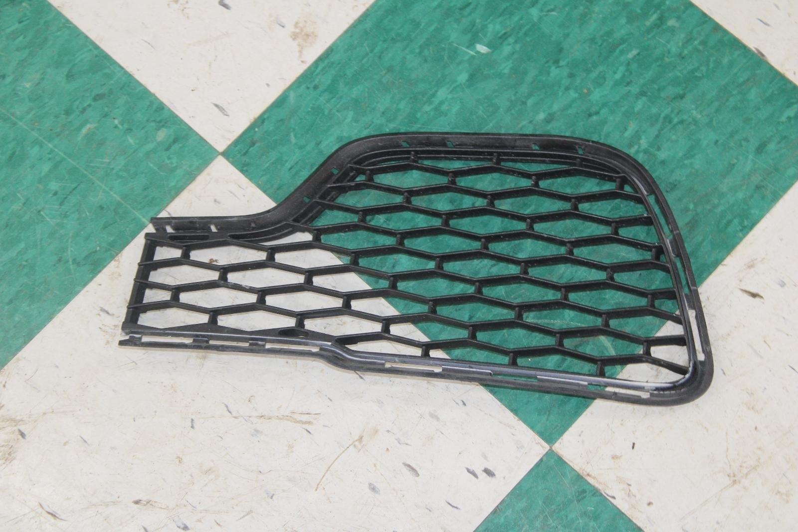 Maserati Ghibli 2014-2017 Front Left Lower Bumper grille Black