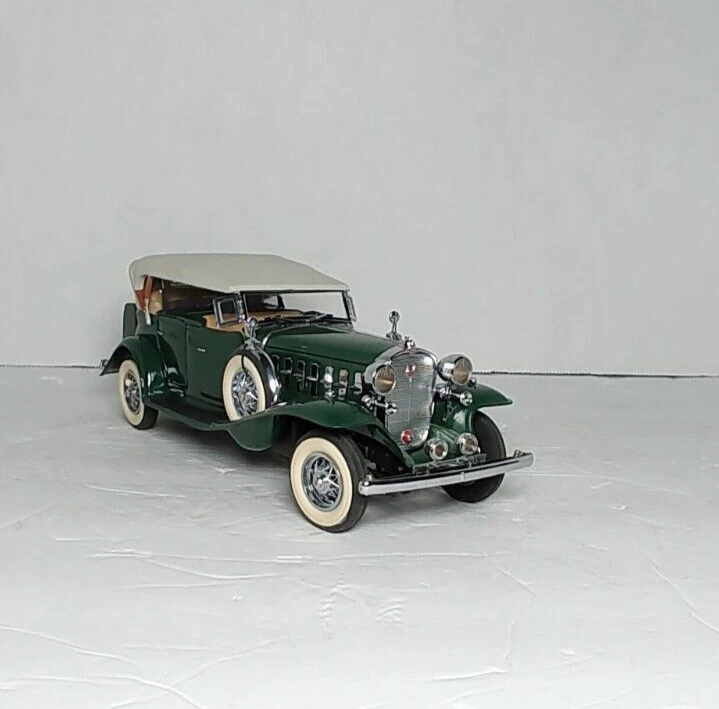 Danbury MINT 1:24 Scale Diecast 1932 Cadillac V-16 Sport Phaeton Green / NO BOX - Image 4 of 4