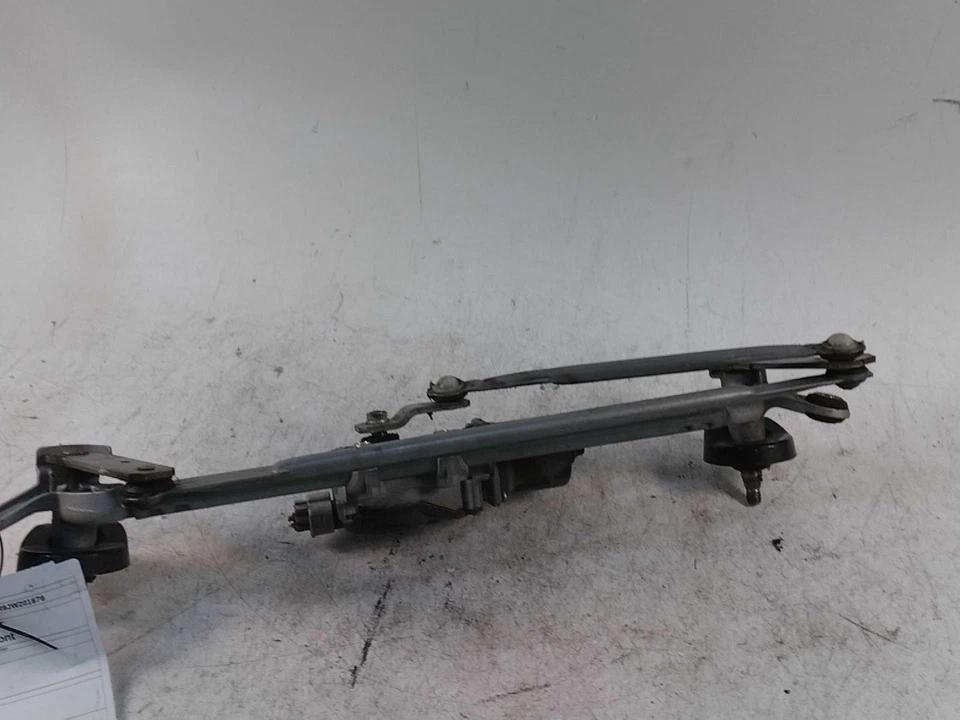 2018 Nissan Rogue Sport Wiper Motor OEM 288104CC0A Silver 135K Miles - Imagem 3 de 4