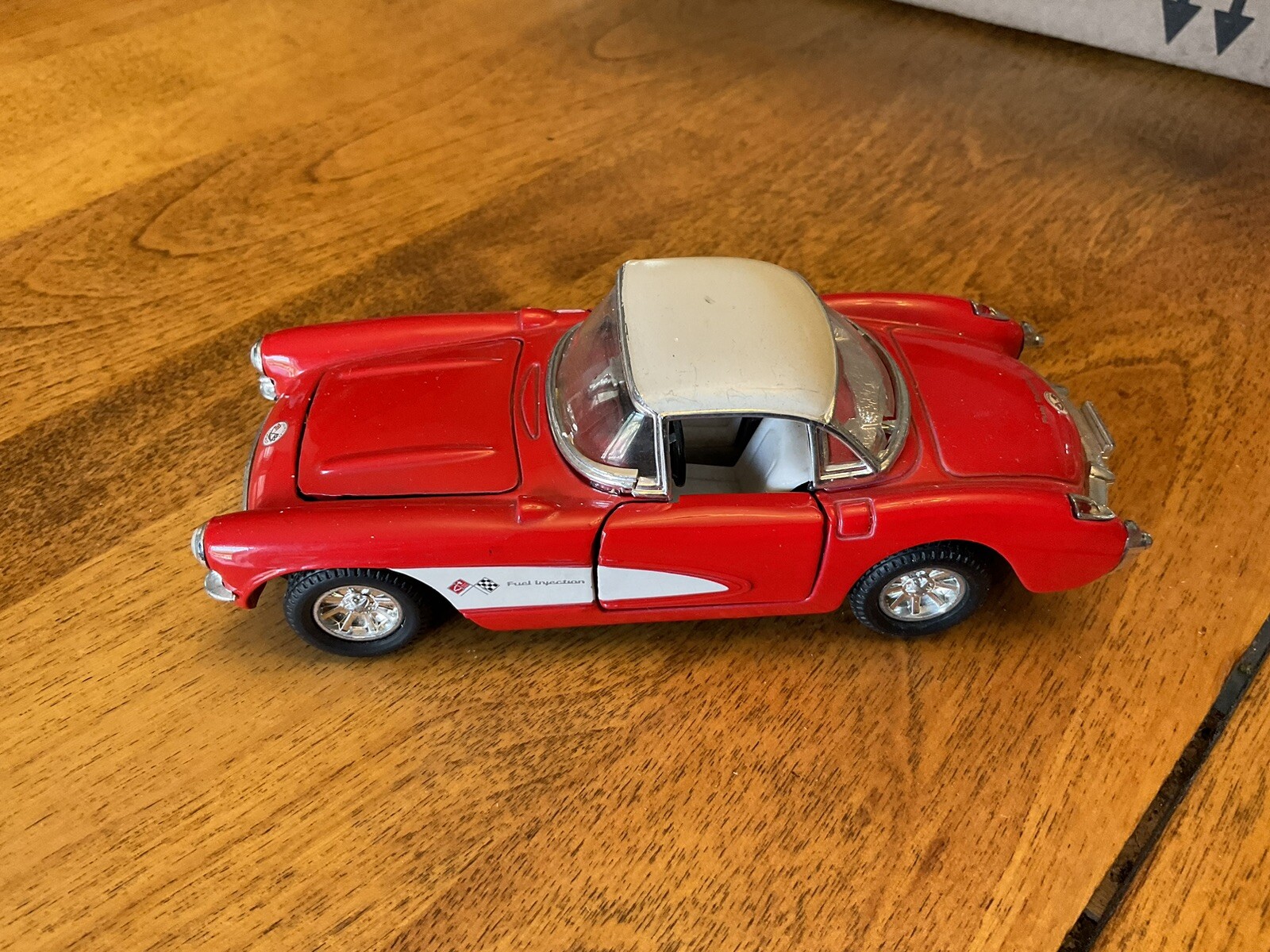 Superior 1957 Chevrolet Corvette Red & White Die-Cast SS 5709