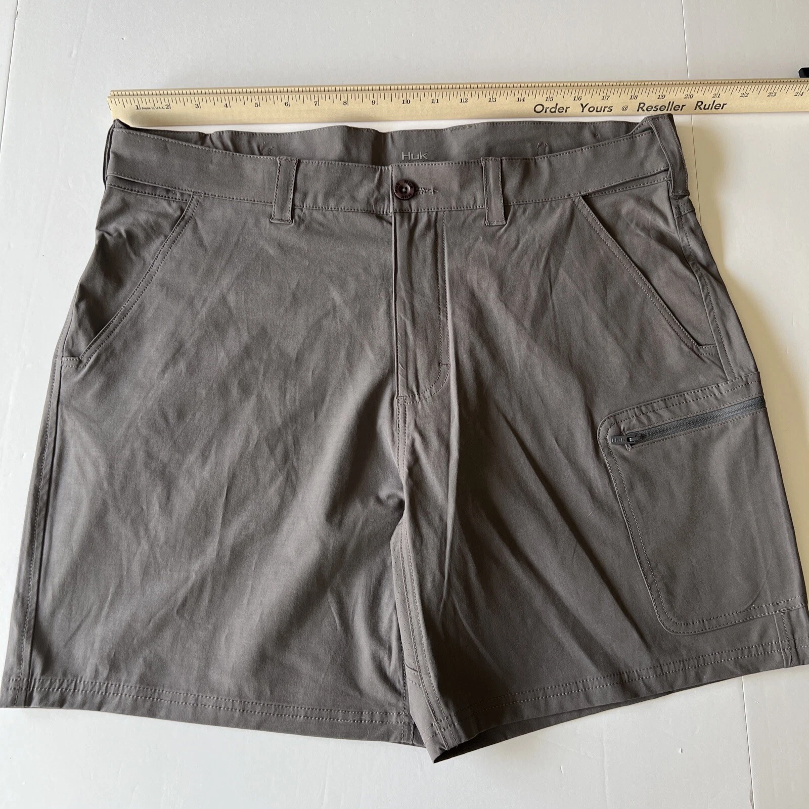 Huk Performance Fishing Shorts Men's XL Brown 7.5" Stretch Waist Zip Pocket