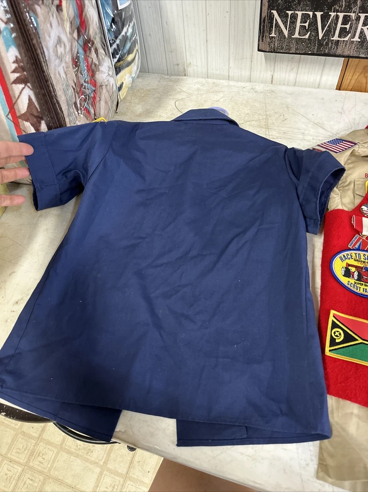 Boy Scouts Of America Youth Sz m/s Uniform Shirts Blue & Khaki & vest w/ patches - Image 4 of 4