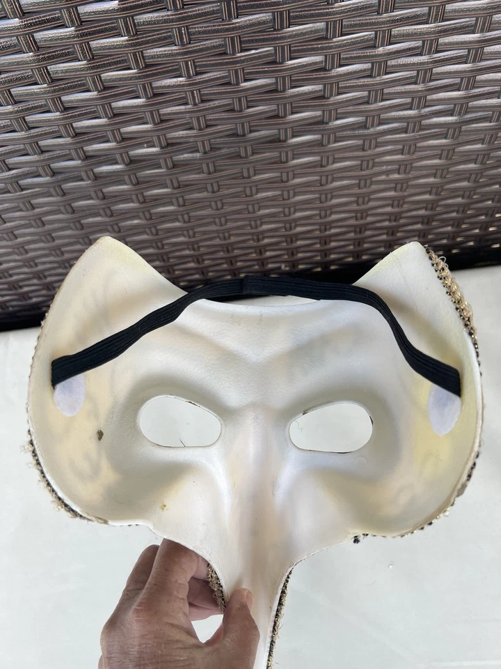 Máscara de nariz larga estilo veneciano ornamentada máscara de mascarada de Mardi Gras dorada Foto 3 de 4
