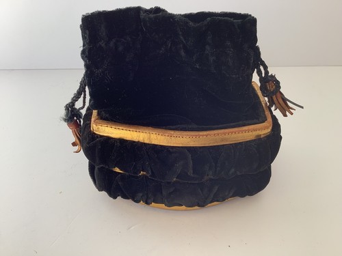 Vintage BLACK VELVET BUCKET & TASSELLED DRAWSTRING EVENING BAG Gilded Bands GC - Picture 7 of 16