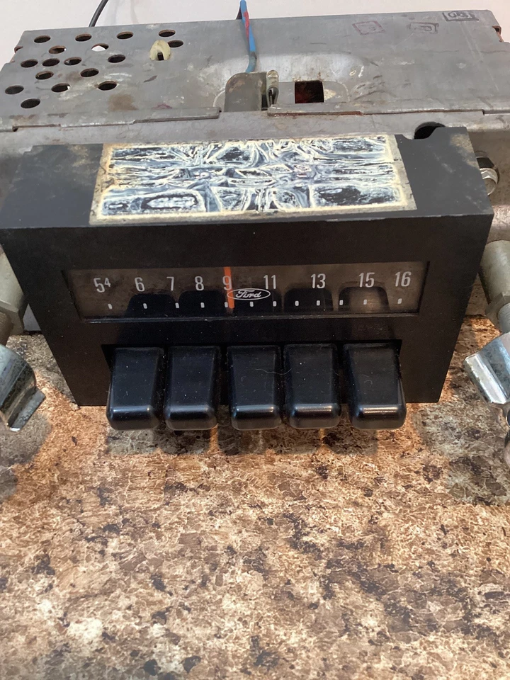 Radio OEM 1973-79 Ford Bronco serie F camiones Aeronutronic D8TF-18806 enciende Foto 4 de 4