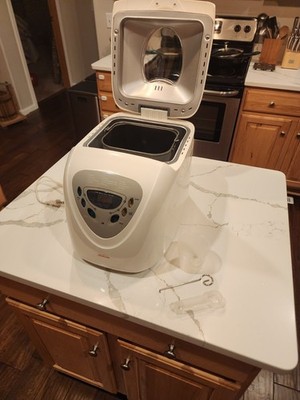 Sunbeam 5891 Bread Maker 2 lb Programmable Breadmaker w  Accessories