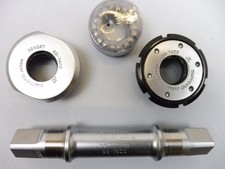 Shimano  Dura Ace 7400  ( Italian 70 - 113 ) bottom bracket/NOS bicycle L'eroica