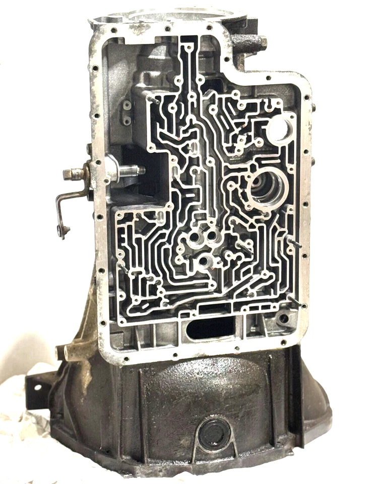 1990 E40D RWD GAS SB - TRANS BODY HOUSING - MATED TO 90 F250 351W - Image 4 of 4