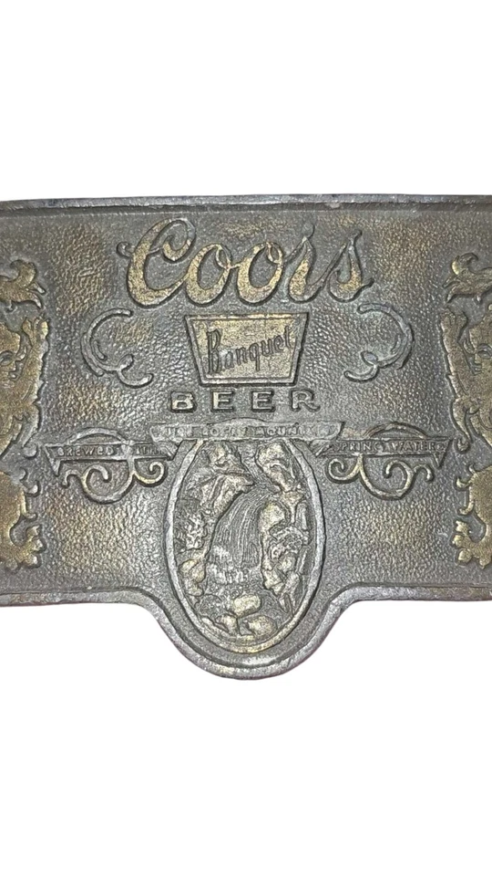 Cinturón de cerveza vintage Coors banquete hebilla cascada leones metal marrón dorado Foto 2 de 4