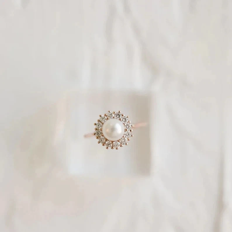 Anillo de compromiso de perlas naturales halo circonita cúbica alianza de boda anillo de compromiso Foto 2 de 4