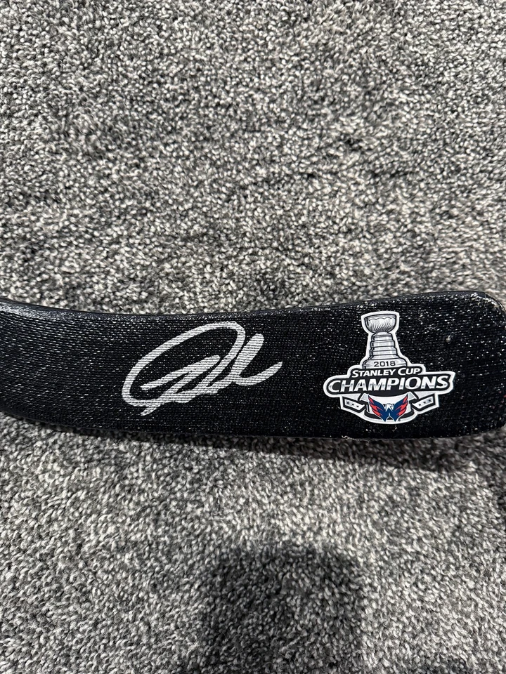 Tom Wilson Washington Capitals 18 Copa FIRMADO Autografiado Palo de Hockey Certificado de Autenticidad Foto 2 de 2