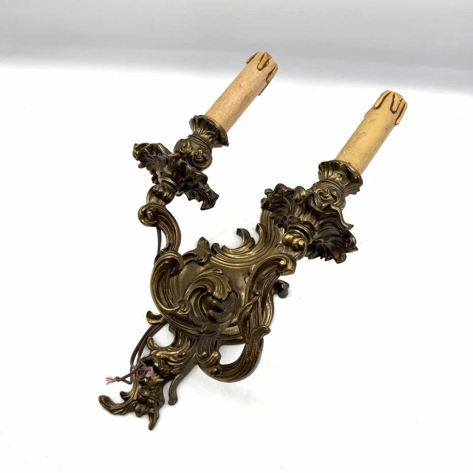 Applique in bronzo dorato a tre luci stile Luigi XV XIX secolo Made in Italy - Immagine 2 di 4