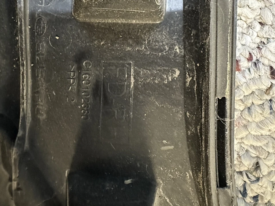 Subaru Forester Sport 2019-2023 puerta delantera derecha moldura inferior OEM C160102380 Foto 3 de 4