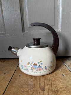 Vintage International Heartland Enamel Farm House Teapot Kettle Tea Pot Whistle