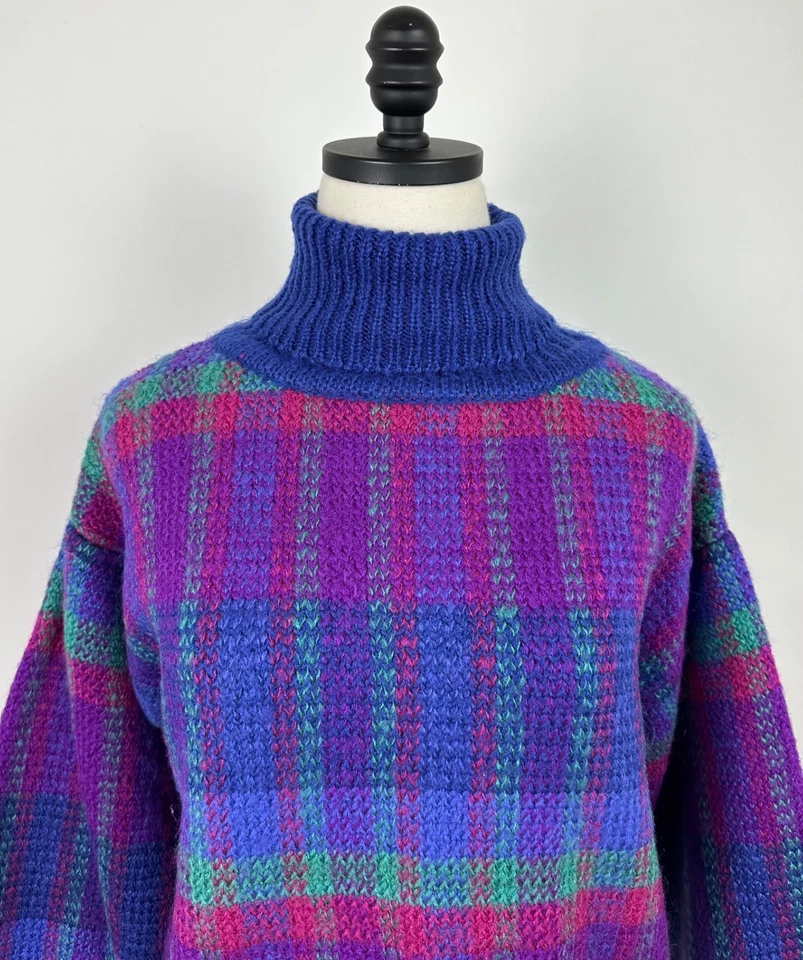 Suéter feminino vintage anos 90 gola alta malha acrílica difusa média xadrez tom joia - Imagem 2 de 4