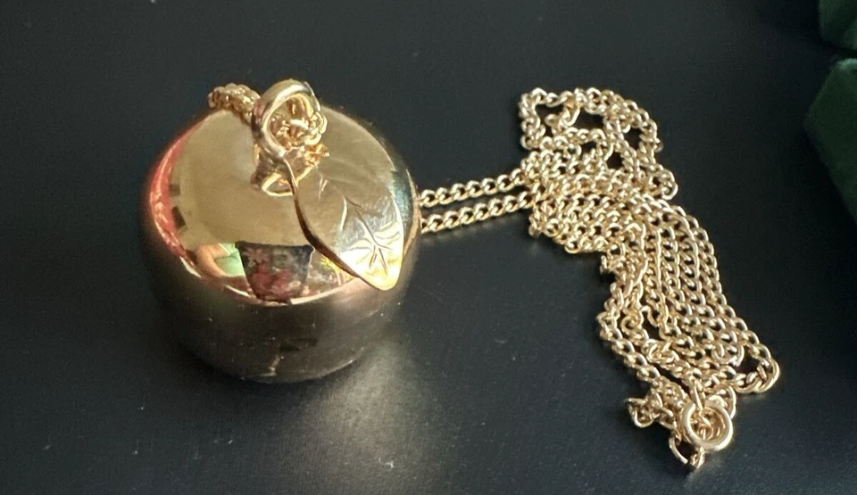 Collar Colgante Revlon Charlie Gota Luna Perfume Concentrado Dorado Manzana Foto 4 de 4