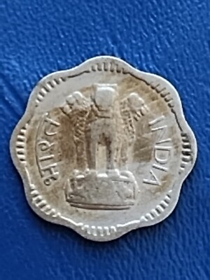 India, Vintage 1963 (diamond mark) 10 Naye Paise. Mumbai Mint. Some Verdigris.