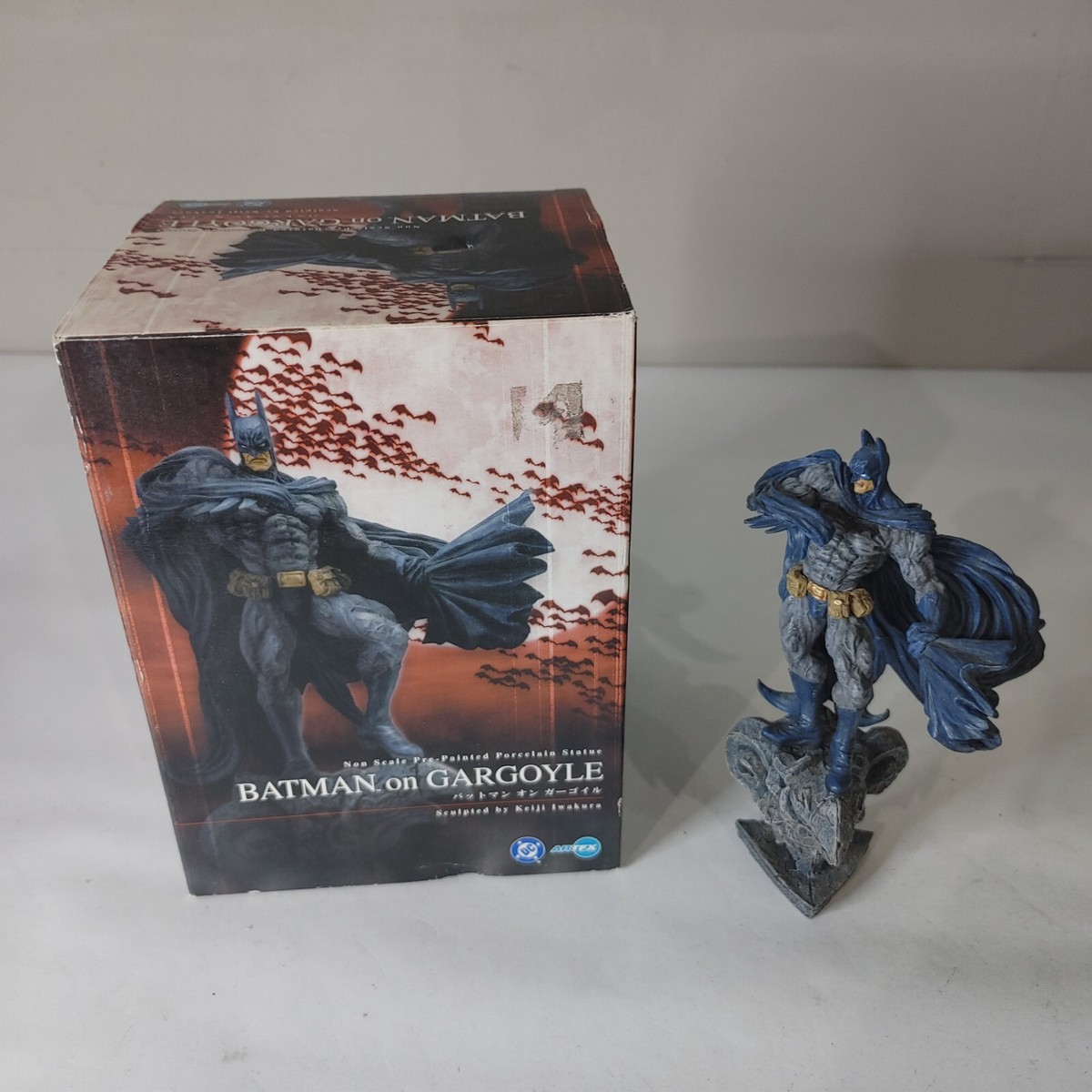 Batman On Gargoyle Keiji Iwakura Kotobukiya ArtFx #296/2700 - Read