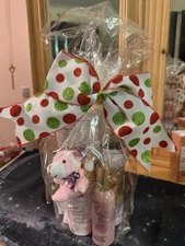 BATH & BODY WORKS CHAMPAGNE GIFT SET. ROOM SPRAY & TEDDY BEAR KEY CHAIN