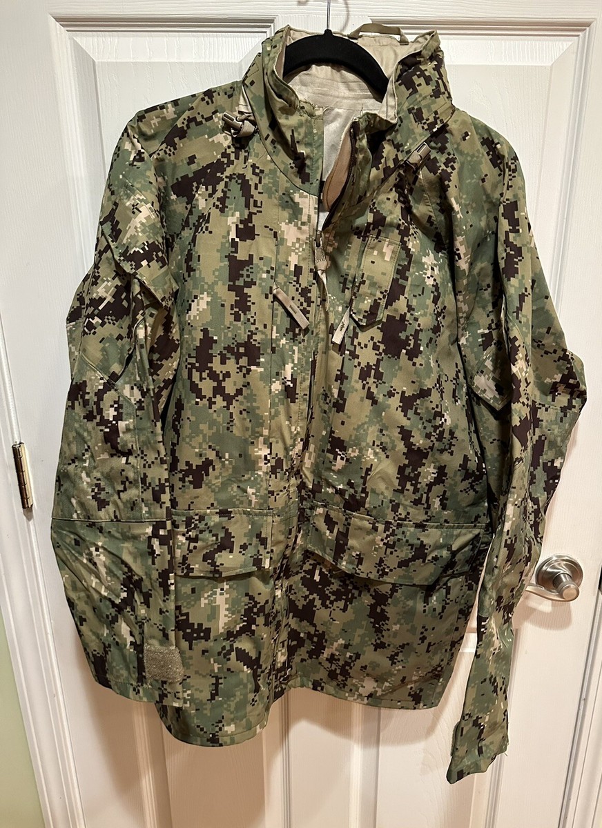 U.S. Navy Working Uniform NWU Type III Parka Medium Regular AOR2