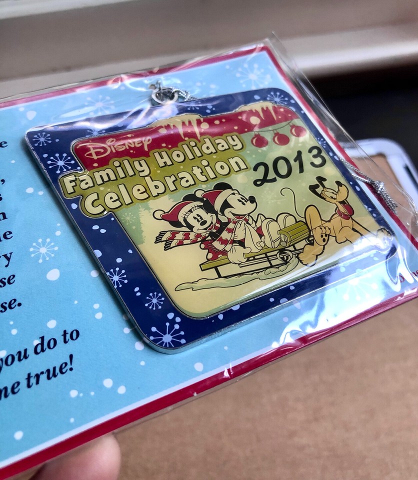 new-disney-cast-holiday-celebration-ornament-85th-anny-retro-mickey