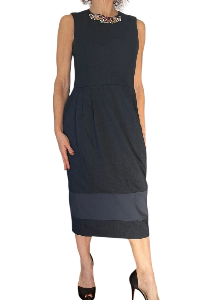 Vestido midi sin mangas gris carbón JASON WU OTOÑO 2011 escote con joyas 4 Foto 2 de 4