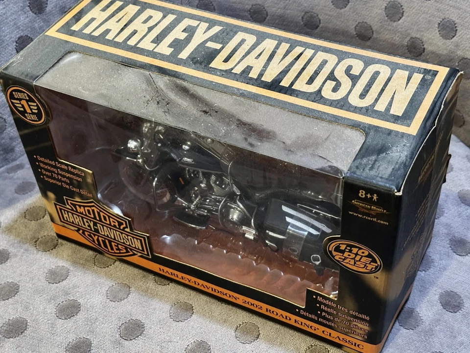 HARLEY DAVIDSON AMERICAN MUSCLE 1:10 2002 Road King Motorcycle ERTL Series-NEW - Image 2 of 4