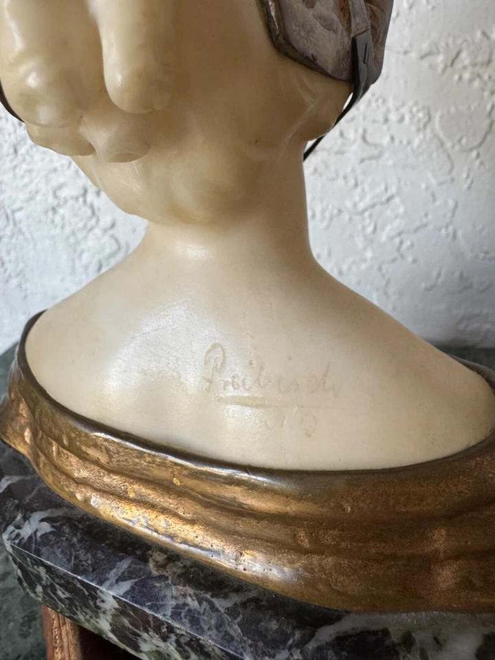 Antiguo busto de mujer de alabastro y bronce sobre pedestal de mármol verde Foto 4 de 4