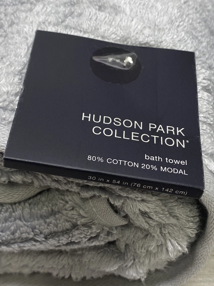 "Juego de 2 toallas de baño acanaladas gris susurro suave al tacto 30x56"" Hudson Park" Foto 3 de 4
