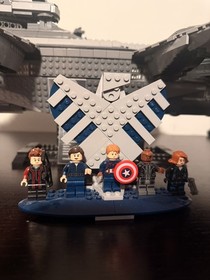 LEGO 76042 Marvel Super Heroes: The SHIELD Helicarrier With Minifigures