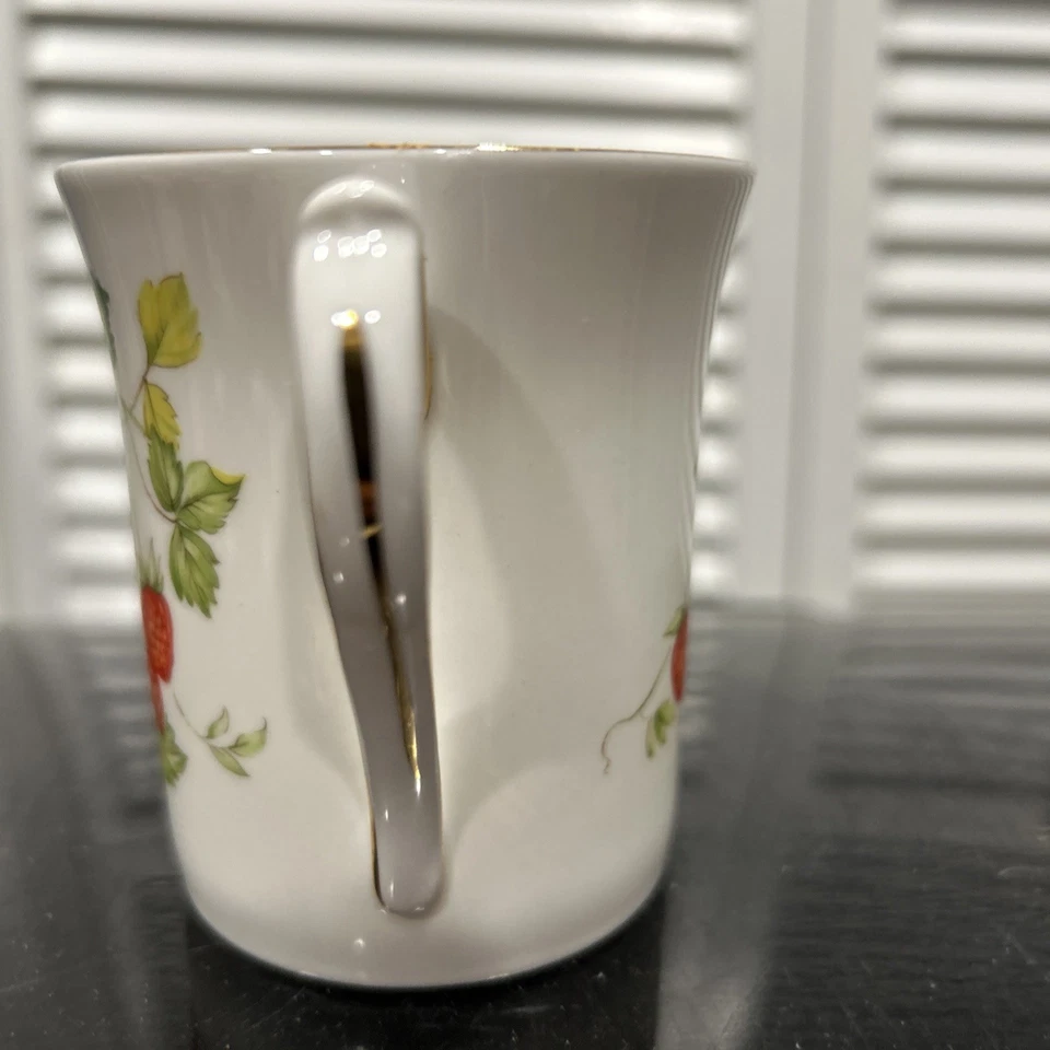 Vintage Virginia Strawberry Queens Rosina Fine Bone China Tea Coffee Cup England - Image 2 of 4