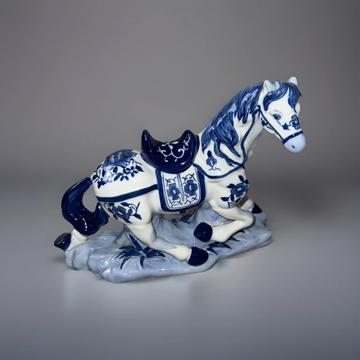 Blue And White Porcelain Figurines In Collectible Chinese Figures