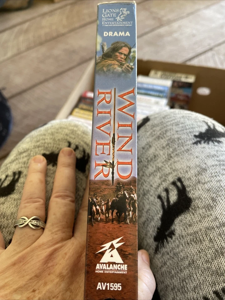 Wind River (VHS 2001) Blake Heron, Shoshone Indian Tribe True Story, Lions Gate  Foto 2 de 4