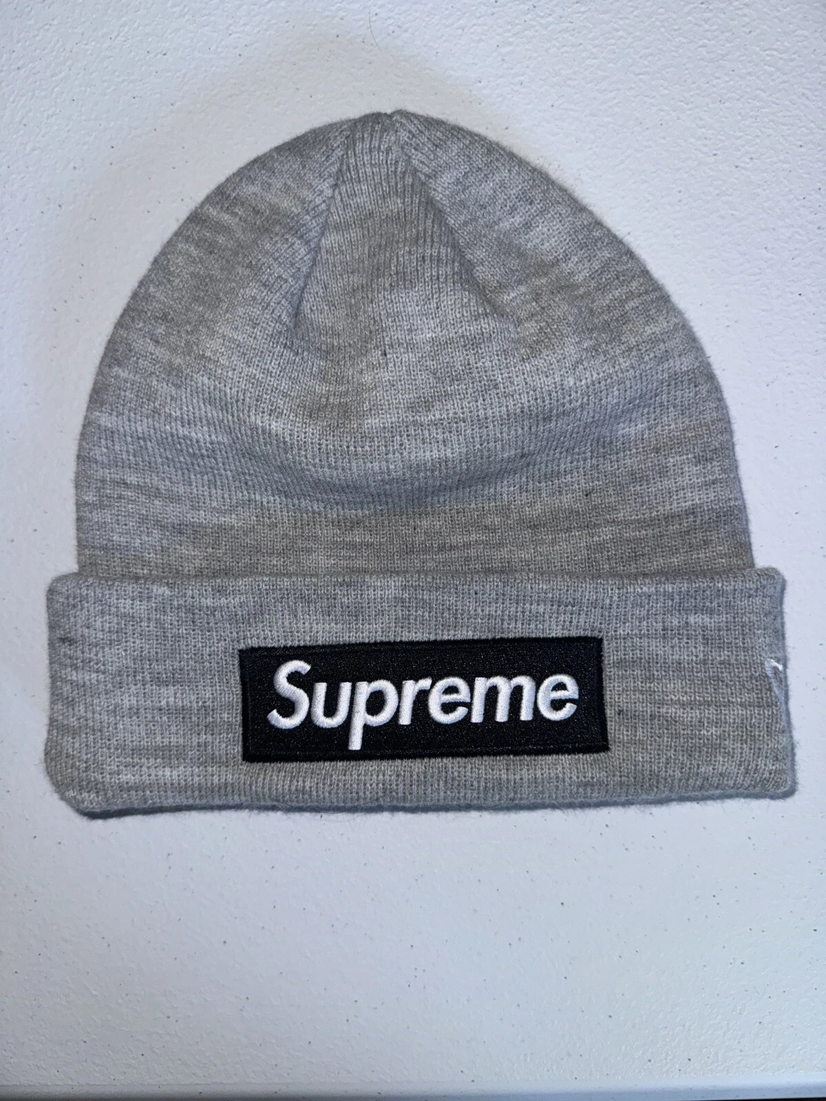 Bonnet Supreme Box Logo New Era noir sur gris occasion livraison gratuite Supreme Beanie