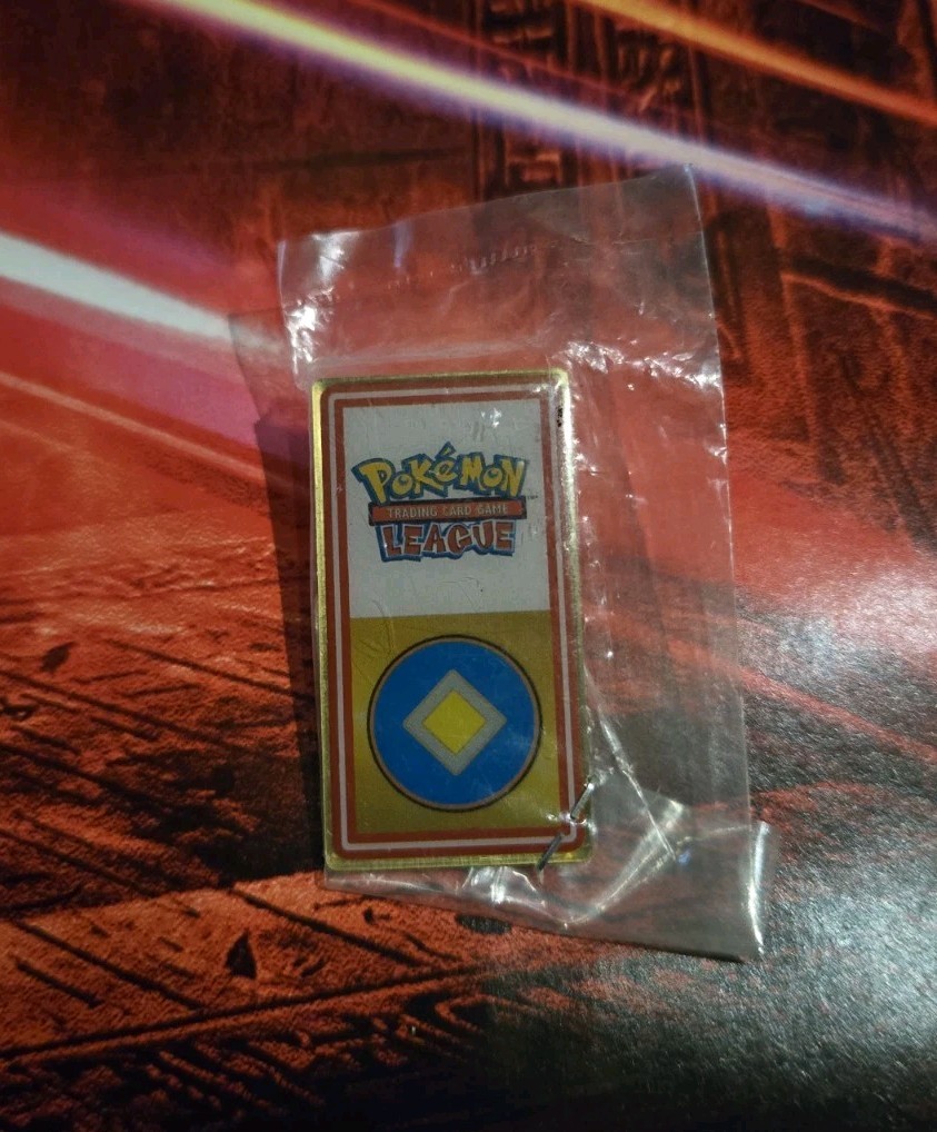 Vintage Pokmon League TCG Pin Plain Gym Badge SEALED Vintage Pokmon League TCG Pin Plain Gym Badge SEALED