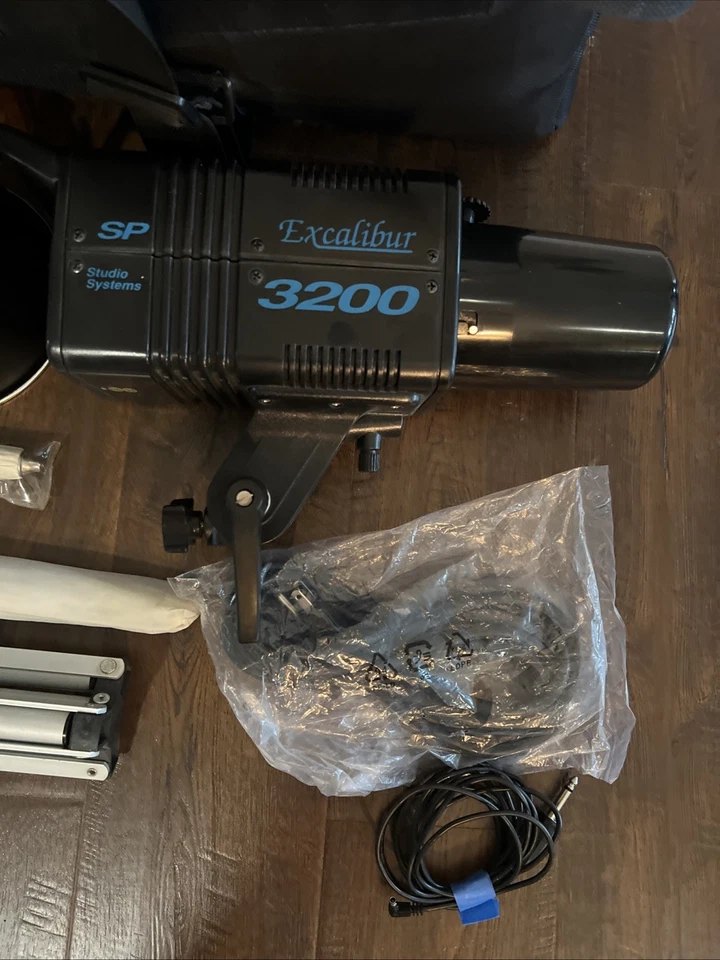 SP Studio Systems Excalibur 3200 Light 2 Umbrellas SLS-LS8A Tripod Reflector Bag - Image 2 of 4