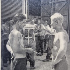 Foto 2WK Wehrmacht Luftwaffe Piloten vor Hangar Schwimmweste JG 53 ,,Pik As,,