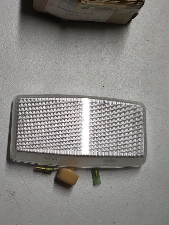 MONTAJE DE LÁMPARA DOMO INTERIOR ISUZU TROOPER NOS OEM P/N 94452418 RARO Foto 2 de 4