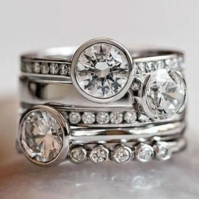 Modeschmuck Ring in  Silber mit Strass.