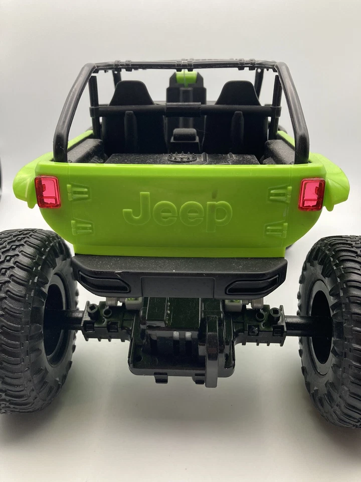 New Bright RC Dash Cam Rock Crawler 1:14 Jeep Trailcat Charger Works No Remote - Image 4 of 4