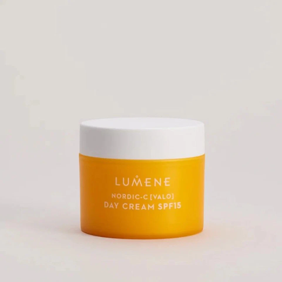Crema de día Lumene Nordic-C [Valo] FPS15 vegana 50 ml / 1,7 fl. oz. Foto 3 de 3